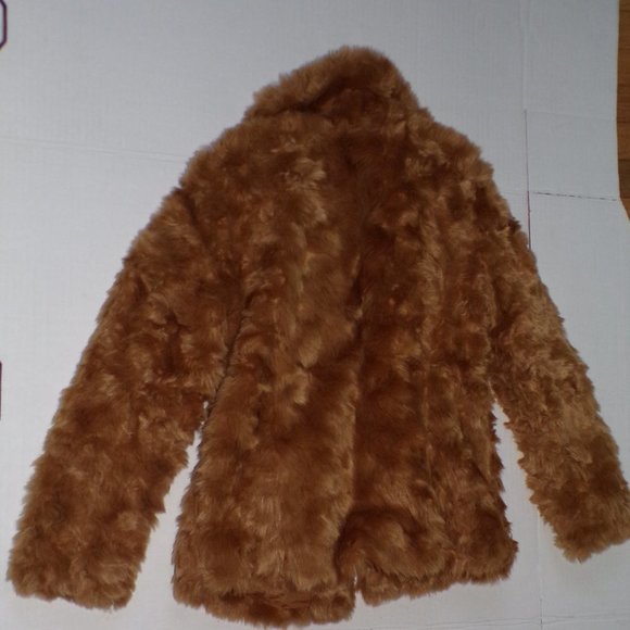 Girls CoffeeShop Faux Fur Jacket from Nordstrom XL - Picture 4 of 9